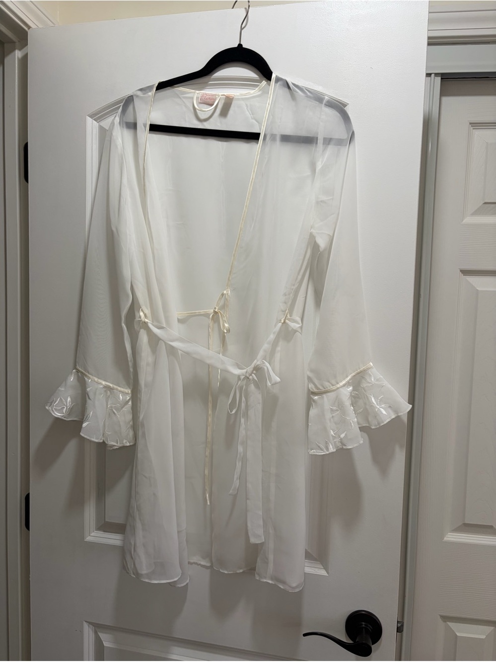 Flora Nikrooz Sheer White Lingerie Robe Embroidered Bell Sleeves M/L